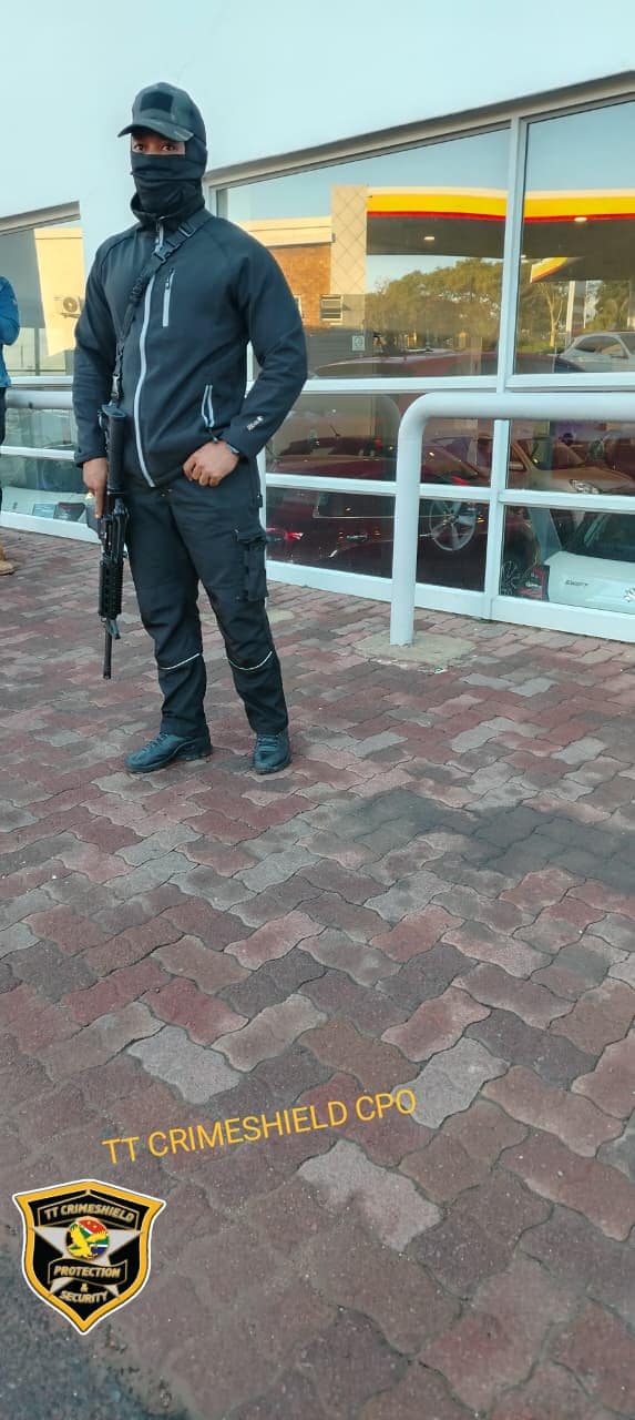 Armed retail guarding — a visible deterrent at the entrance