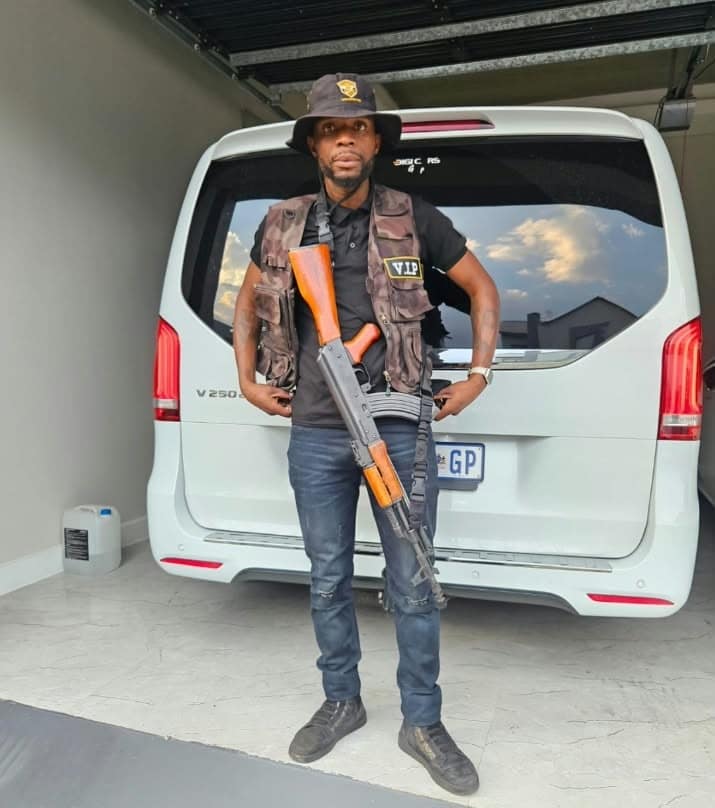 Armed officer with the V-Class before a client movement