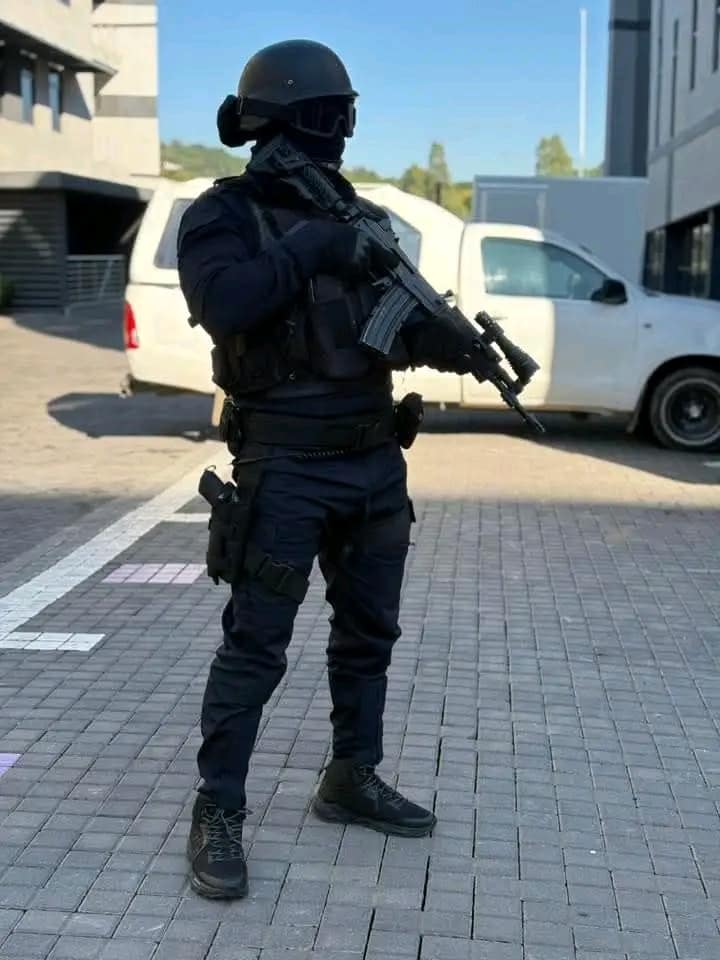 Tactical operator in full kit and plate carrier